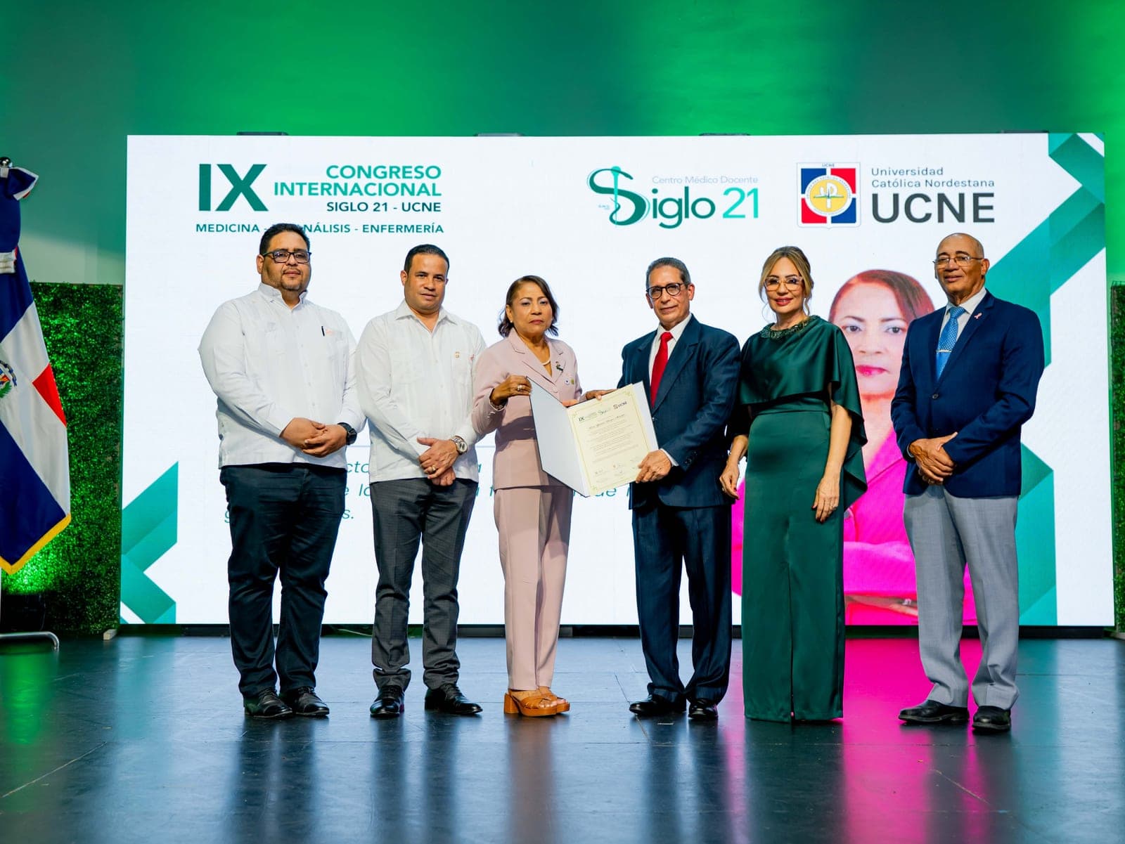 Foto 51 de IX Congreso Internacional Siglo 21–UCNE: acompañar, cuidar y sanar al paciente oncológico