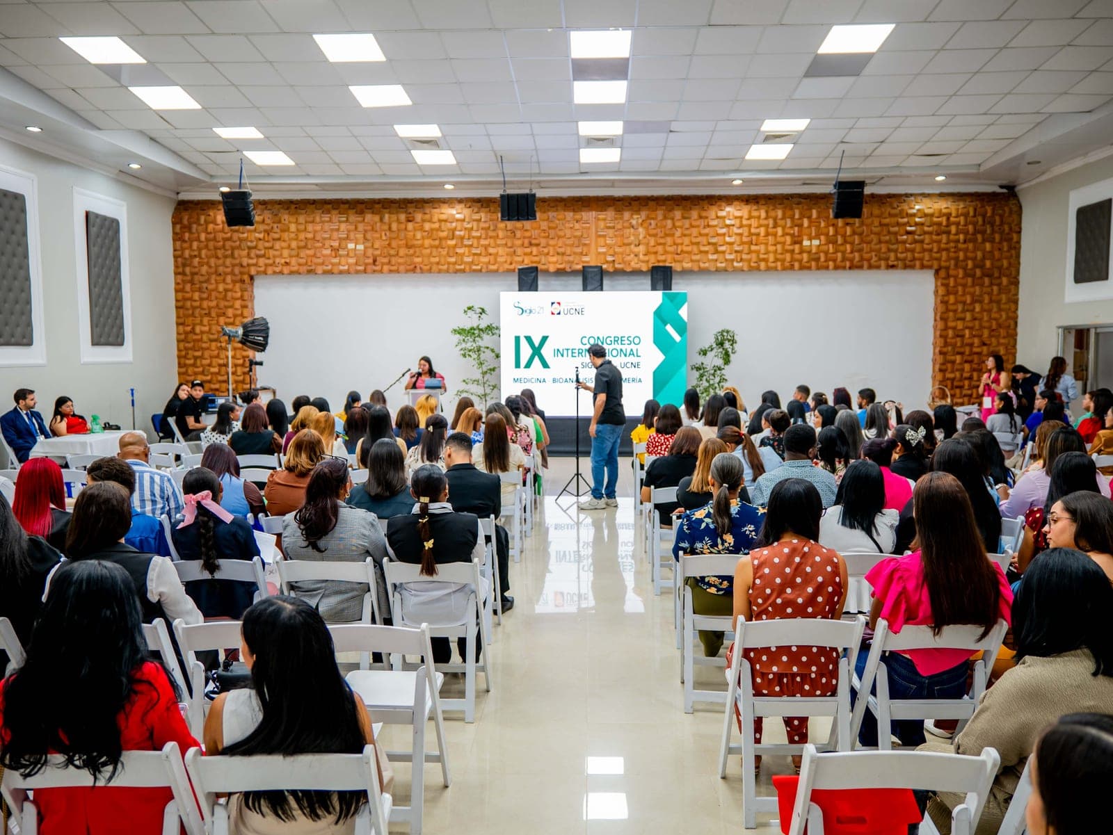 Foto 87 de IX Congreso Internacional Siglo 21–UCNE: acompañar, cuidar y sanar al paciente oncológico
